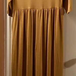Mustard maxi dress with 1/4 sleeve